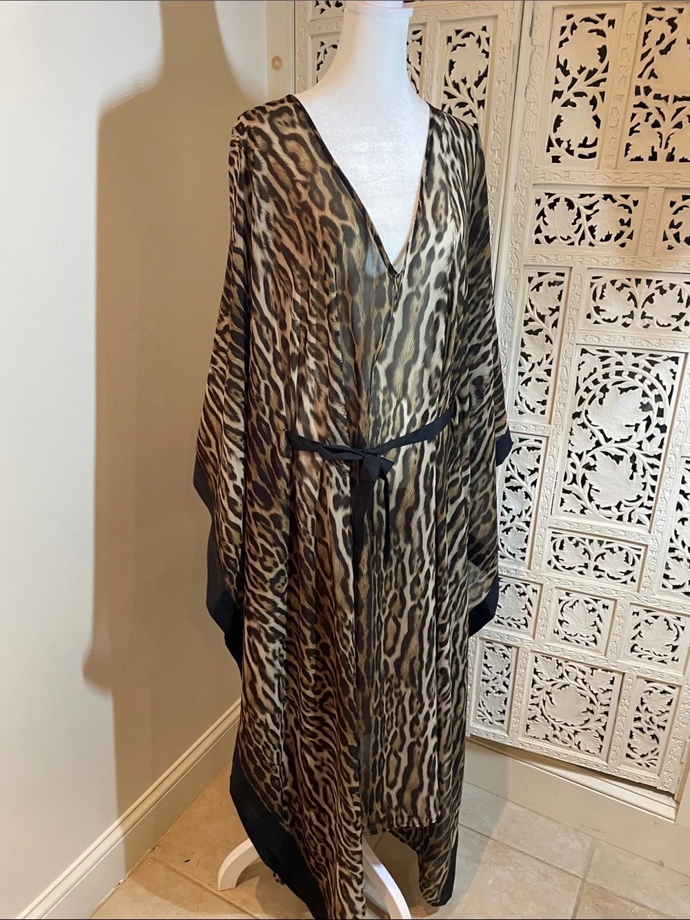 Roberto Cavalli Gold-Emblem Leopard Print in beige , Brown and Black - Picture 1 of 8